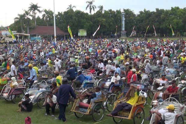 Ribuan Tukang Becak...