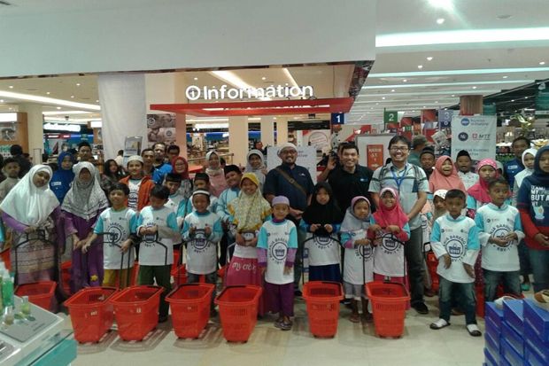 Keceriaan Warnai Belanja...