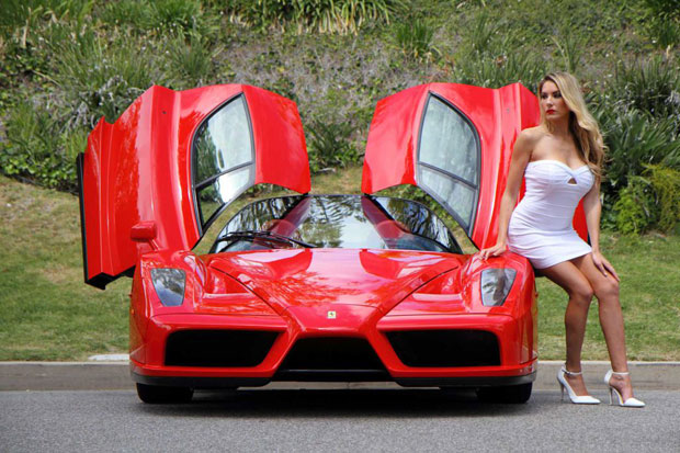 Mesin Ferrari V8 Turbo...