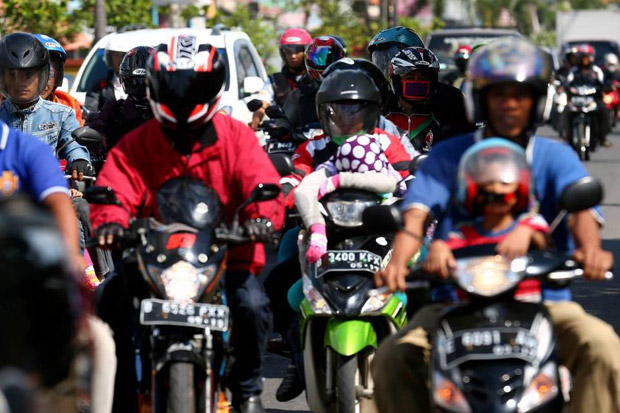 Macet Parah, Puluhan...