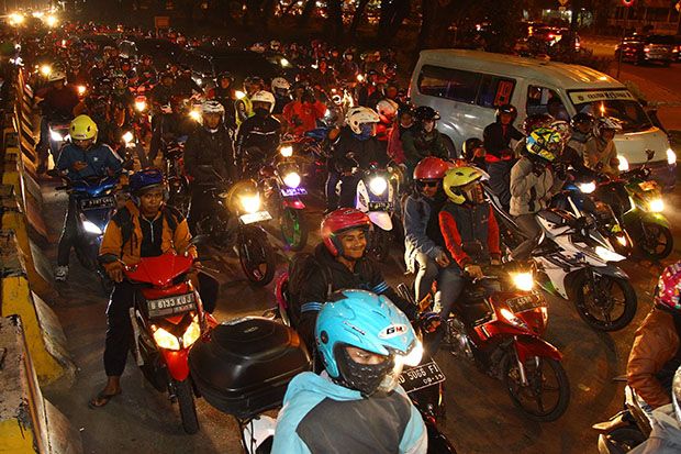 Puncak Arus Mudik, Jalur...