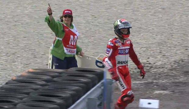 Lorenzo Terjatuh di...