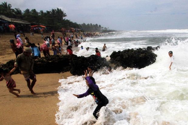 Pantai Pasir Putih Sawarna...
