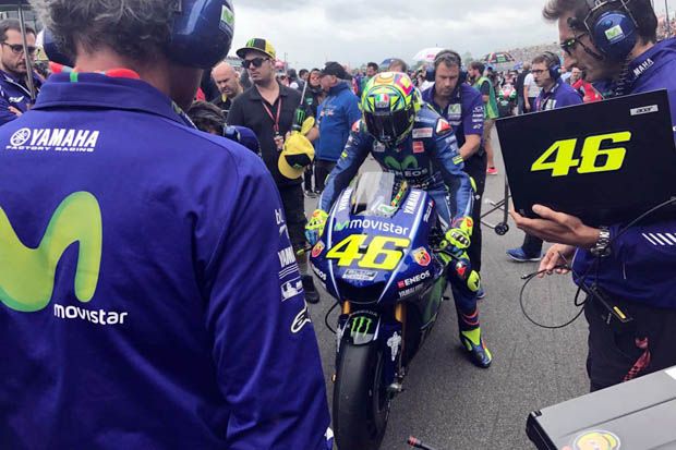Bermodal YZR-M1 2017...
