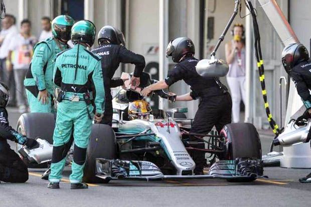 Bos Mercedes Tak Senang...