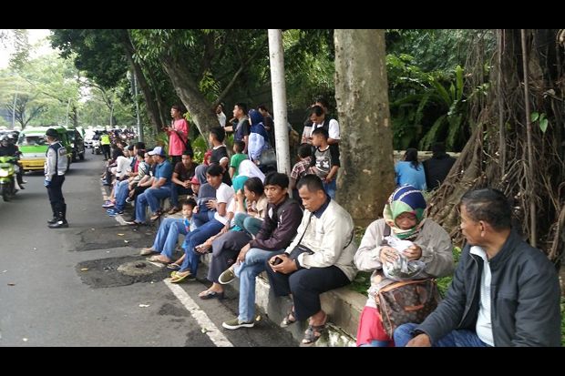Ratusan Warga Bogor...