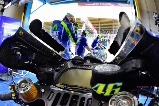 Rossi dan Marquez Beda...