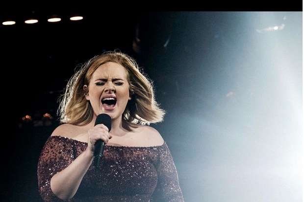 Adele Tak Niat Gelar...