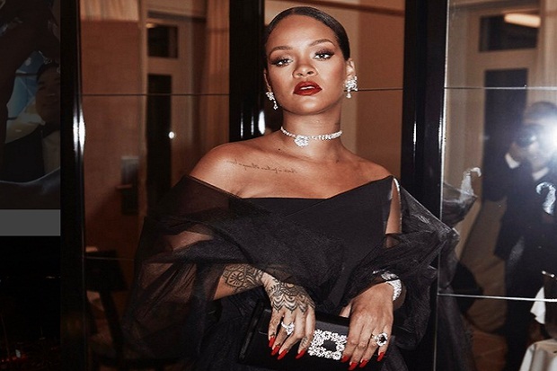Rihanna Berpacaran,...