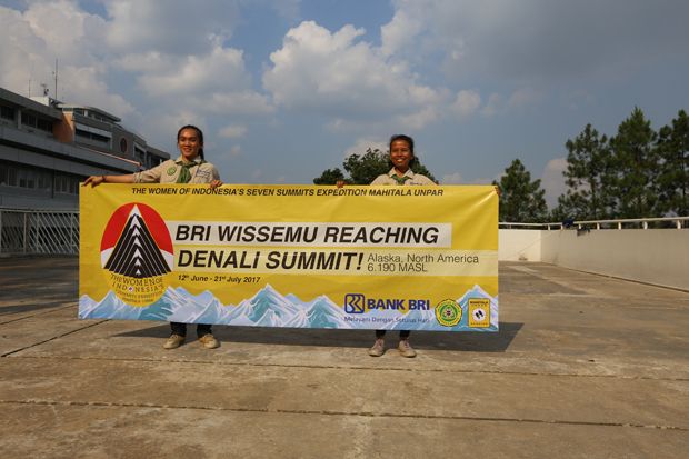 Dua Perempuan Indonesia...