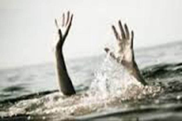 Bermain di Kolam Renang,...