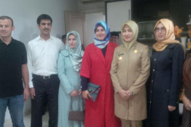 Hadiri Open House, Warga...