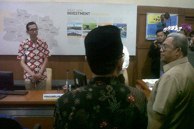 Gubernur Ahmad Heryawan...