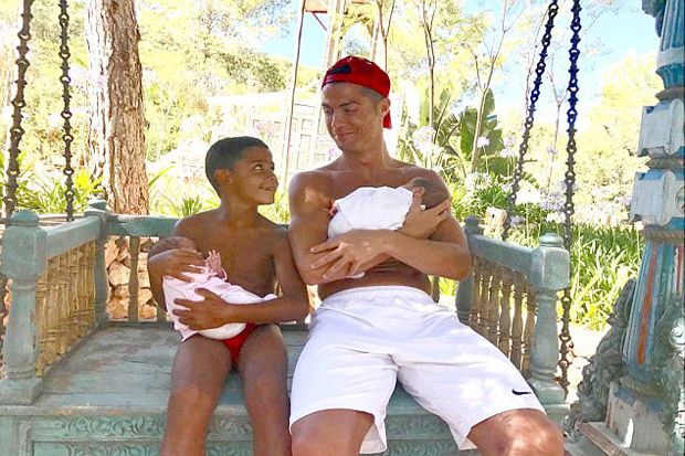 Ronaldo Pamer Foto Liburan...