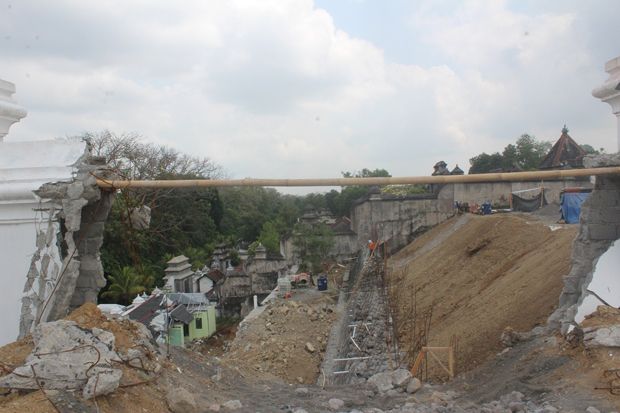 Makam Raja Imogiri Dibongkar...