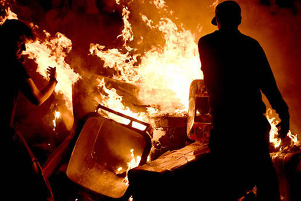 Demonstran G20 Mengamuk...