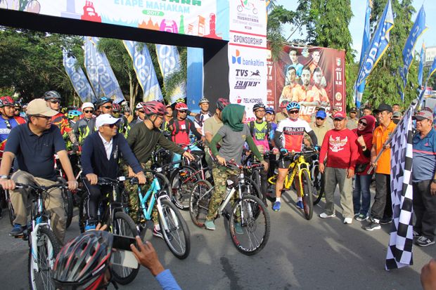 Peserta Membludak di...