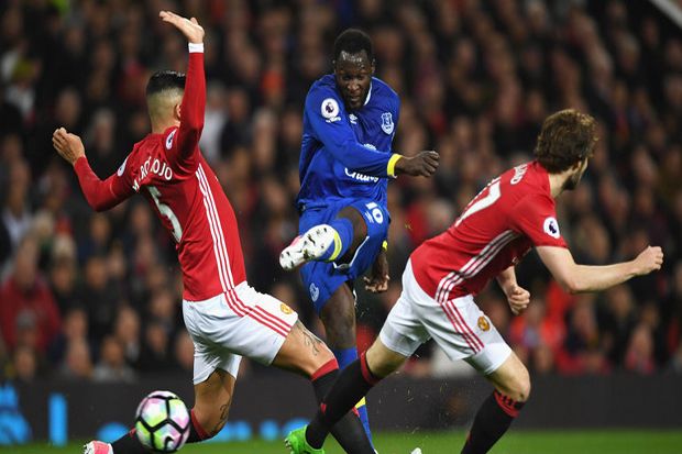 Lolos Tes Medis, Lukaku...
