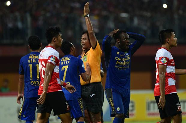 Dua Gol Persib Dianulir,...