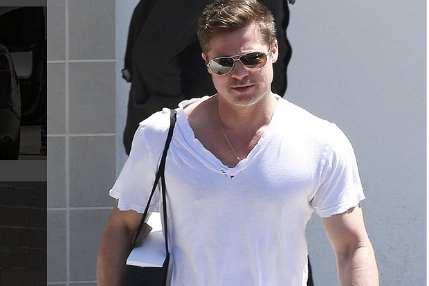 Brad Pitt Tampil Lebih...