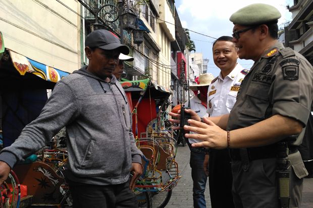Becak Dilarang Beroperasi...