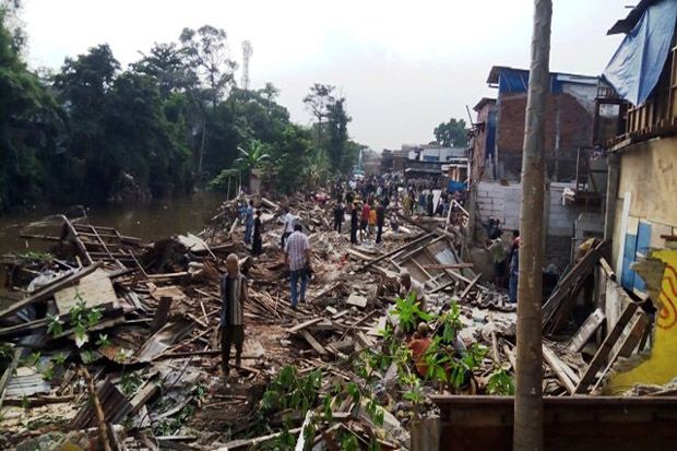 Penataan Bantaran Ciliwung,...