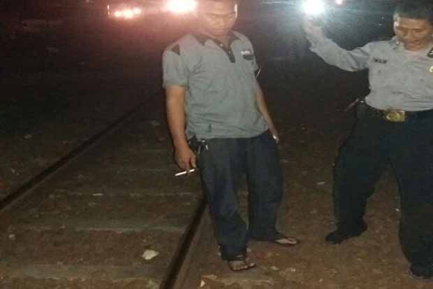Terserempet Kereta Api,...