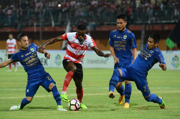 Sambut Persela, Djanur...