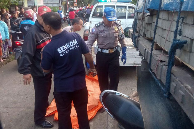 Tabrak Truk Hino, Anggota...