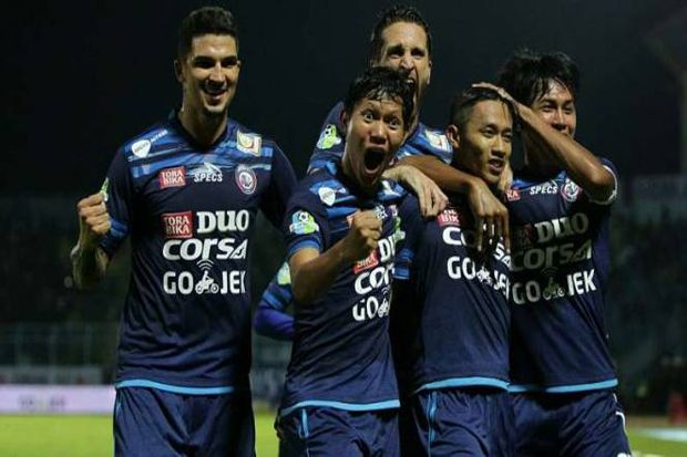 Kiper Lawan Dilarikan...