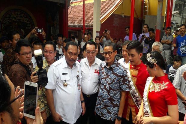Kunjungi Vihara Petak...