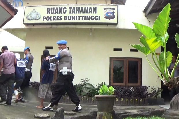 Tahanan yang Histeris...