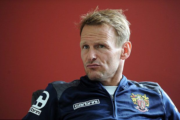 Tedy Sheringham Tangani...