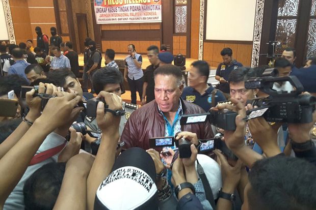 BNN Bawa Tersangka Kasus...