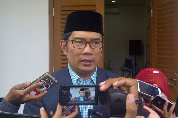 Ridwan Kamil Kumpulkan...