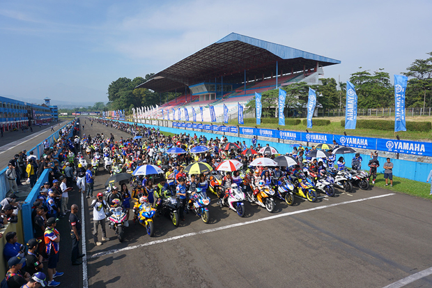 Ribuan Komunitas Yamaha...