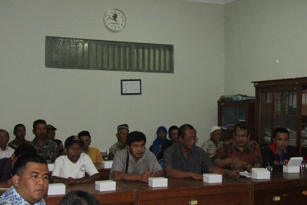Tuntut Ganti Rugi Warga...