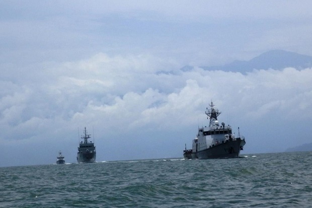 Kapal Perang Terbalik,...