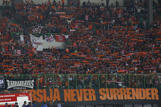 Jakmania Dilarang ke...