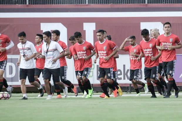 19 Pemain Bali United...