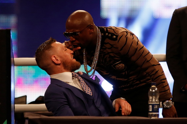 Presiden UFC Sadar McGregor...