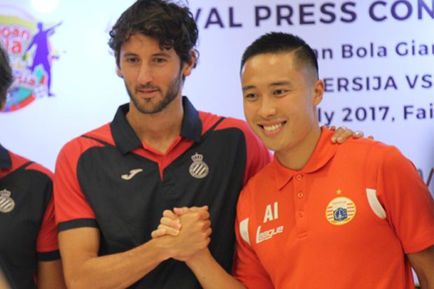 Hadapi Persija, Pelatih...