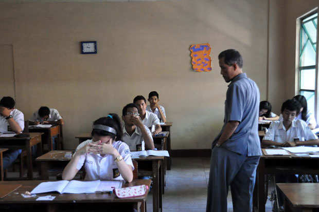 Mengkompensasi Pendidikan...
