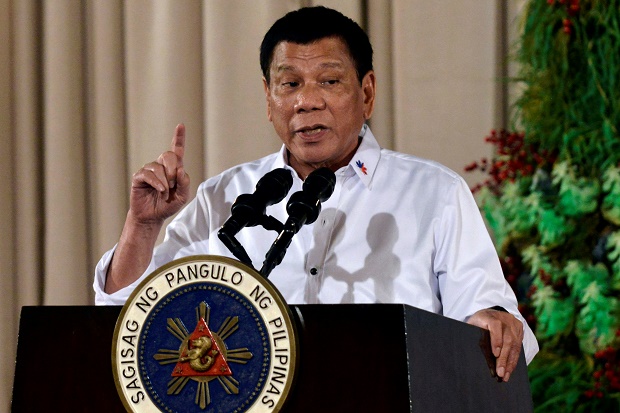 Duterte Dorong Penyelesaian...