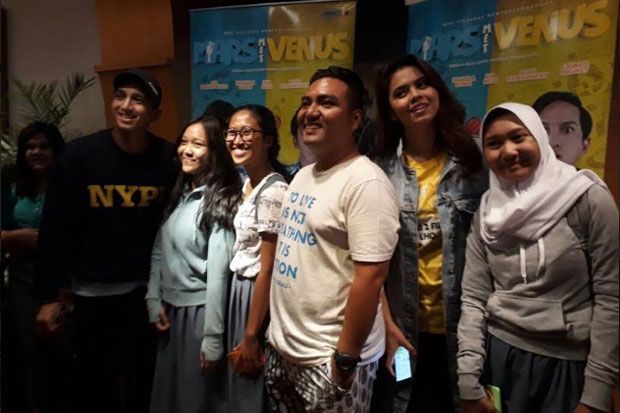 Tayang Perdana, Para...