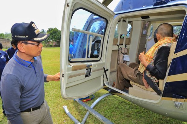 Gunakan Helikopter,...