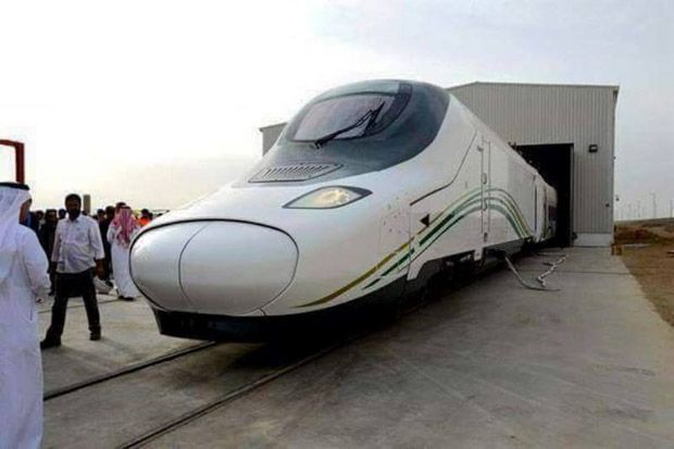 Terhubung Kereta Cepat,...