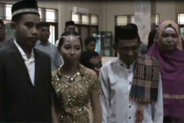 Isak Tangis Iringi Pernikahan...