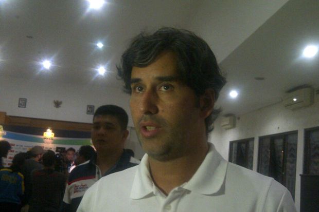 Pelatih Persija Tak...
