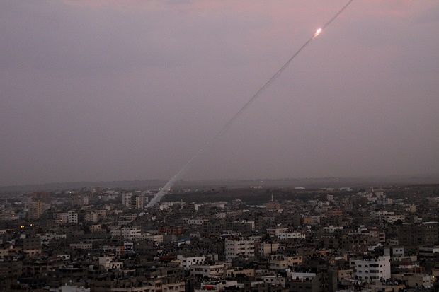 Israel: Sebuah Roket...
